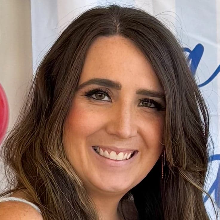 Nichole Molnar avatar